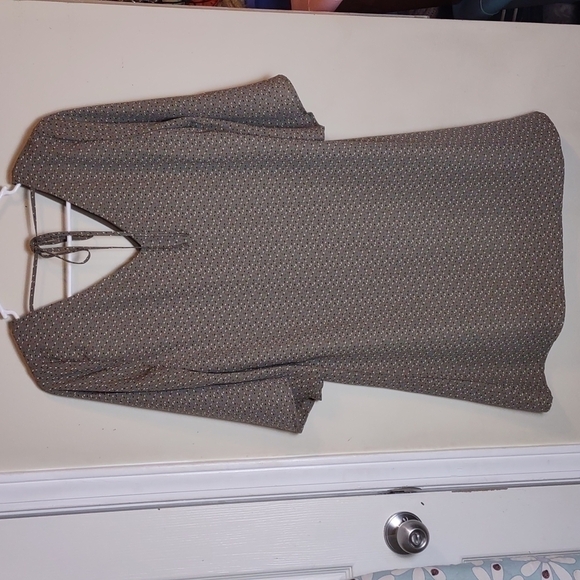 Bobeau Lola Shift Dress in Olive - Picture 2 of 9